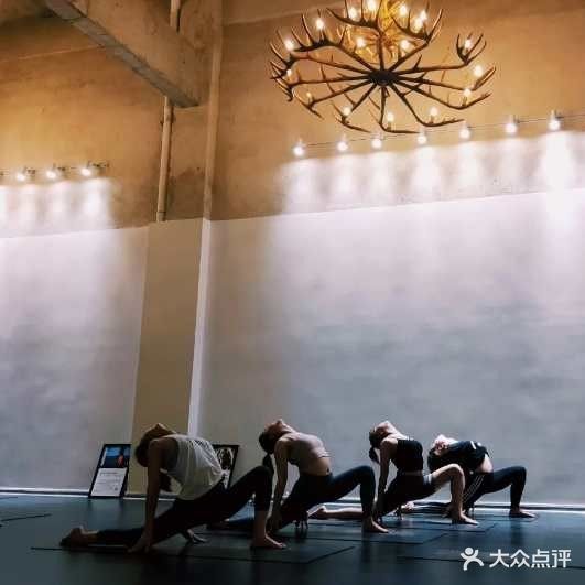 开心流瑜伽学院