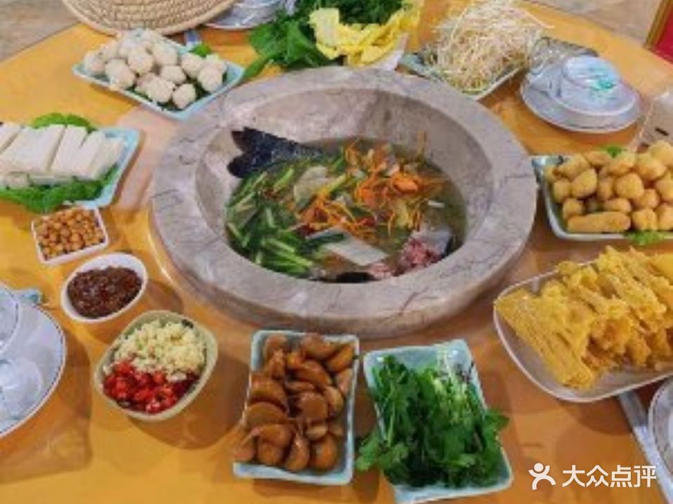 云南生态石锅鱼(重庆路店)